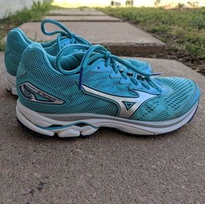 Mizuno Waverider running shoes